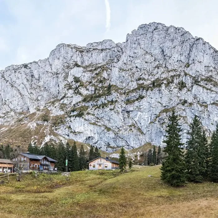 Klosterbräu Schlehdorf - Umgebung mit Blick auf die Benediktenwand